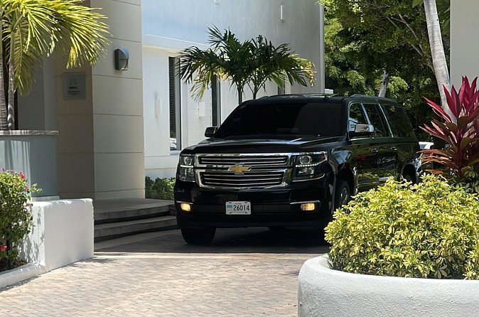 2JAYS VIP Transportation – Airport Private SUV Transfer {one way} - The short drive to the airport