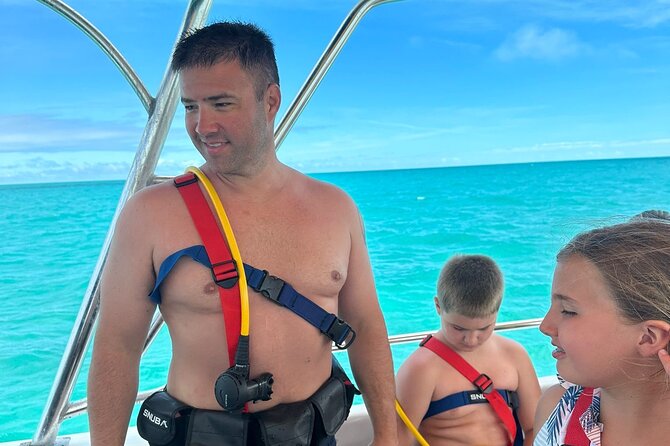 3HR Snuba, shipwreck and Iguana island tour - Walking among the iguanas on Little Water Cay