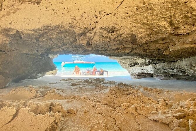 Half Day Snorkeling, Sightseeing & Island Hopping Private Charter - Little Water Cay and the rock iguanas