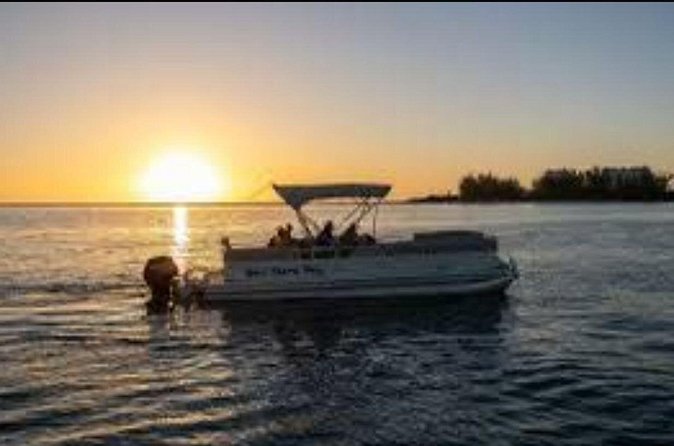 Private 2Hour Champagne Scenic Sunset cruise - Cruising along Grace Bay Beach