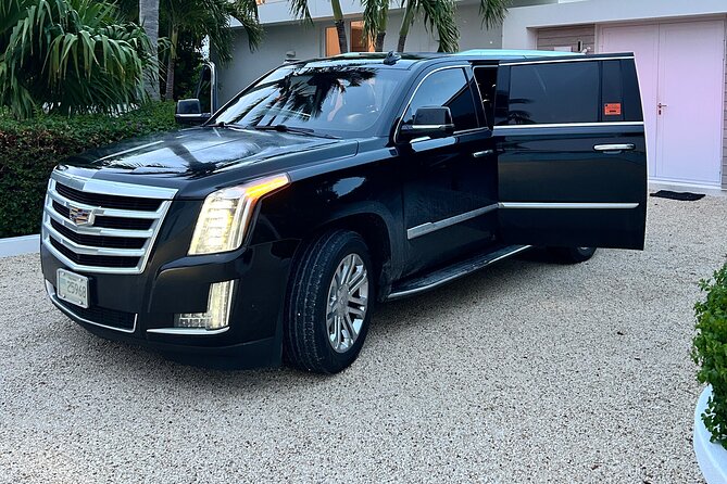 Private Luxury Airport Transportation RoundTrip - A private arrival in Providenciales
