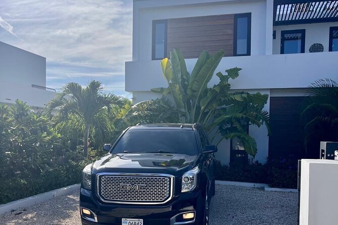 Private Luxury Providenciales Intl Airport Roundtrip Transfer - A 30-minute ride in a private luxury SUV