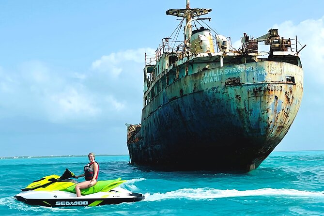 Shipwreck Adventure in Providenciales - Meeting La Famille Express up close